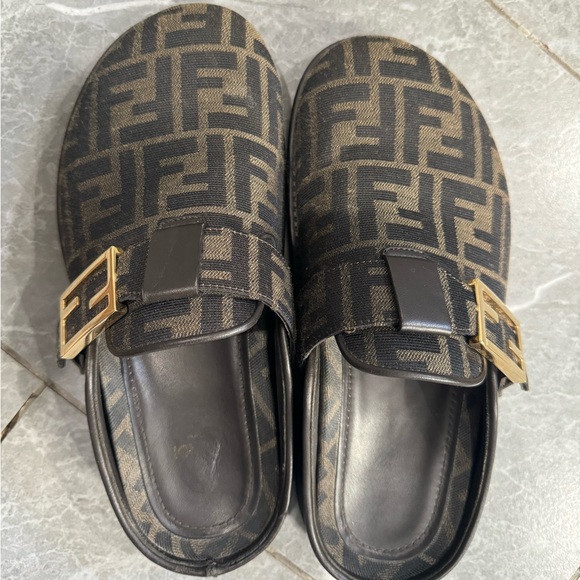 Fendi slides worn a few times - Picture 1 of 3